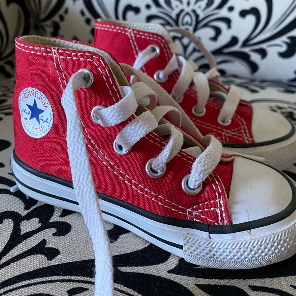 Size 6 Red Toddler Chuck Taylor All Star Hi-tops